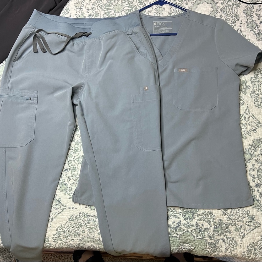 Figs scrub set worn once medium top medium tall bottom